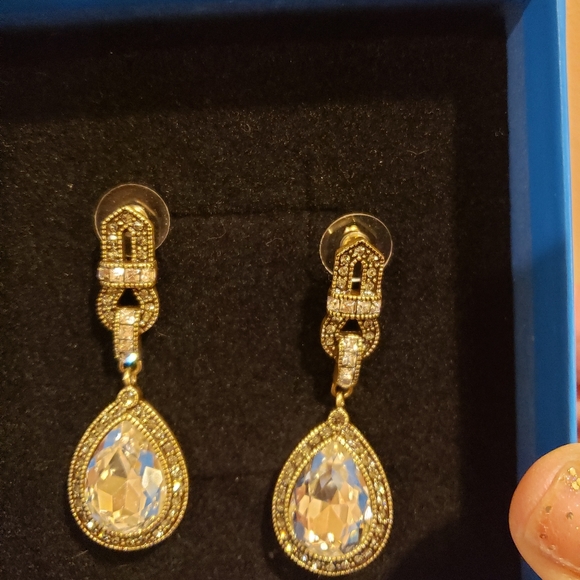 🛍Heidi Daus  Stunning Earrings - Picture 8 of 13